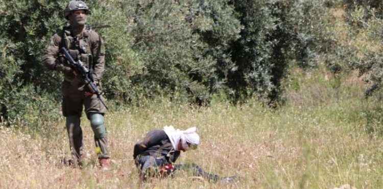 Israeli soldiers shot Osama, blindfolded and blindfolded, twice