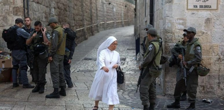 The occupation tightens its procedures and closes old Jerusalem under the pretext of holidays