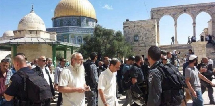2230 settlers storm the Aqsa Mosque during Passover