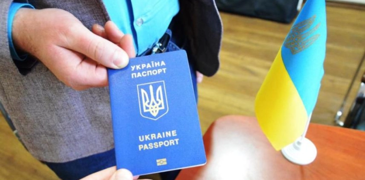 The new Ukrainian president proposes to grant passports to the Russians