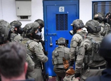 Repression units storm Ashkelon prison and destroy the belongings of prisoners