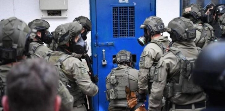 Repression units storm Ashkelon prison and destroy the belongings of prisoners