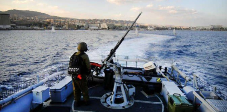 The occupation strikes fishermen and arrests others in Gaza