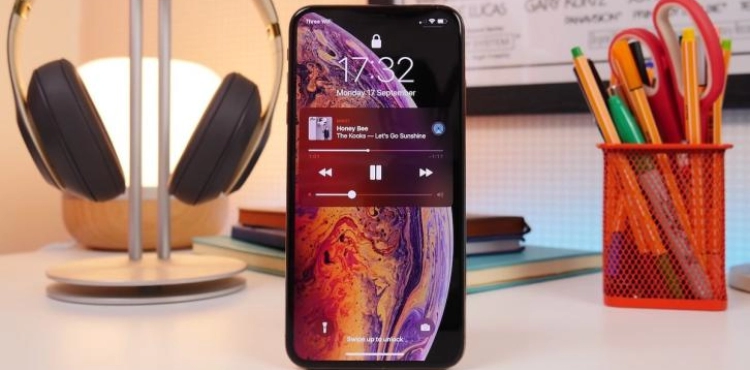 For the next iPhone, open the screen lock with your cheeks or ear