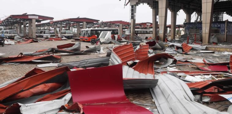 Hurricane &quot;Vani&quot; kills 42 people in India and Bangladesh