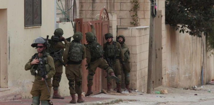 Israeli occupation forces arrest 14 citizens from Jerusalem and the West Bank