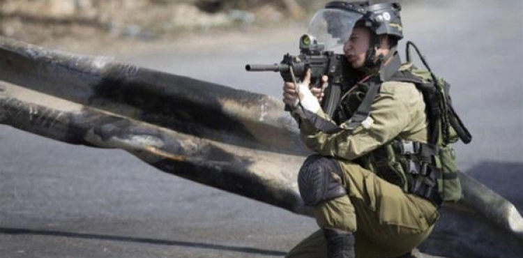 A Palestinian was wounded by Israeli bullets south of Hebron