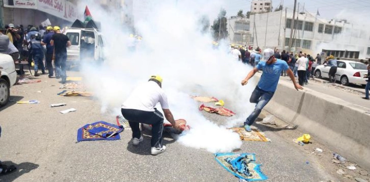 Dozens of cases of tear gas near the Qalandia checkpoint