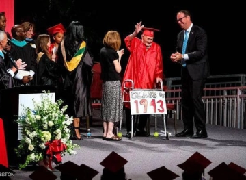 Graduation of two students aged 95 and 85 years of secondary school