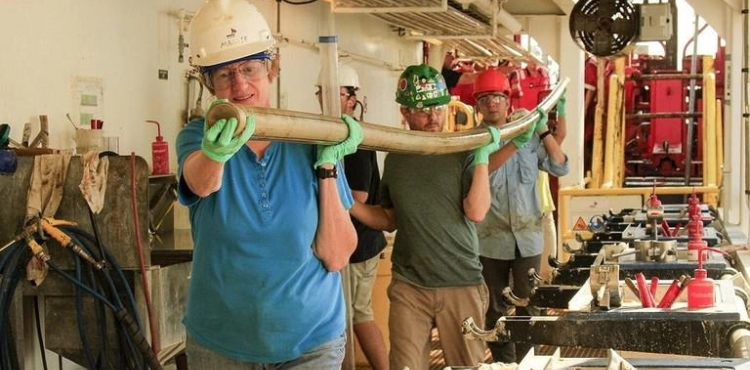 Find a &quot;time capsule&quot; at the bottom of the ocean