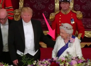 Trump breaks the protocol with &quot;shoulder movement&quot; in front of the Queen of Britain