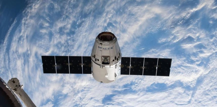 The spacecraft &quot;X-Dragon&quot; begins a journey back to Earth