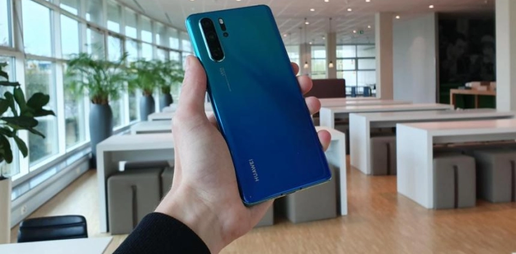 Huawei denies reports of &quot;smart phones&quot;