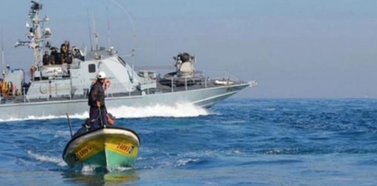 The occupation reduces the fishing area in Gaza to 6 miles