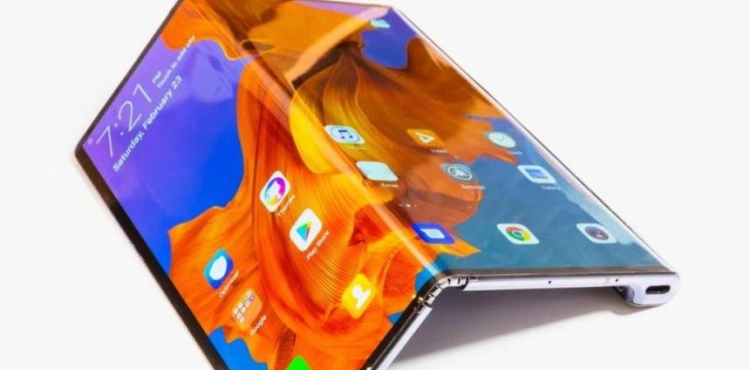 Huawei postpones offering its folding phone