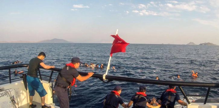 12 dead after boat sinking of migrants off the coast of Turkey