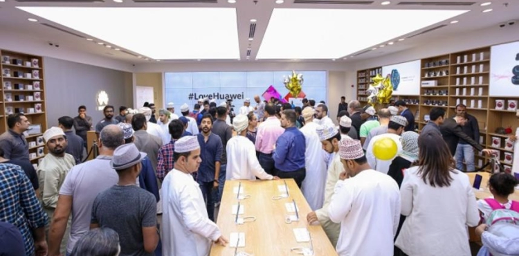 Huawei opens its largest store in Oman