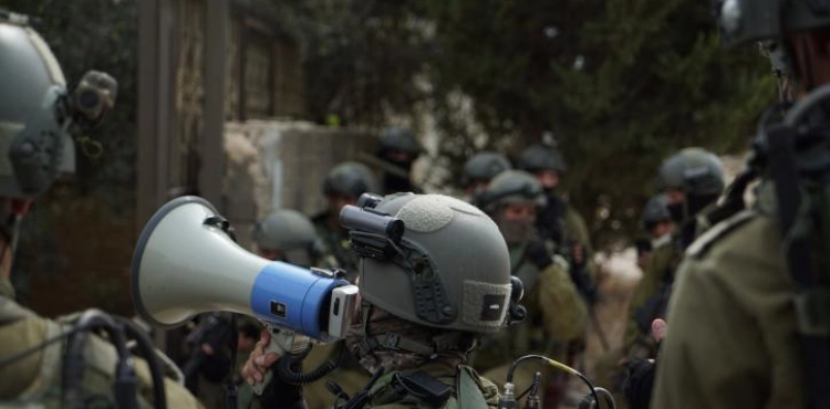Israeli occupation arrests 7 Palestinians from the West Bank