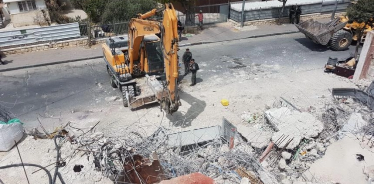 Occupation demolishes 4 stores in Silwan