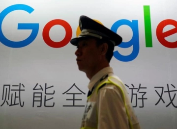 Trump agrees to charge Google with treason and the latter are given