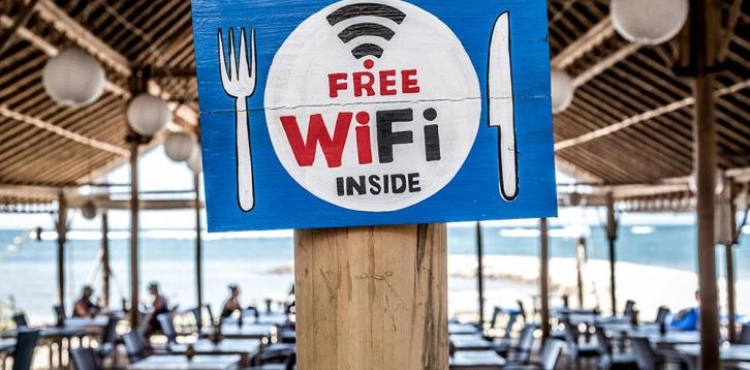 &quot;Pineapple Wi-Fi&quot; .. A thief emptying your bank account in seconds
