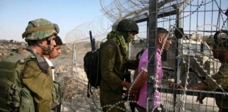 Israeli forces arrest 3 citizens from Ramallah and Gaza