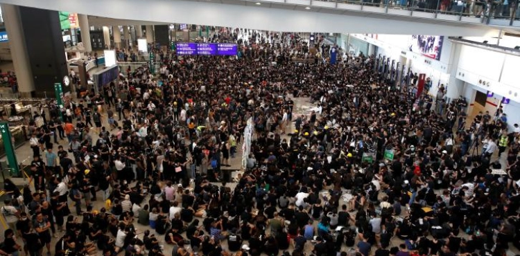 Hong Kong suspends all flights for the second day in a row