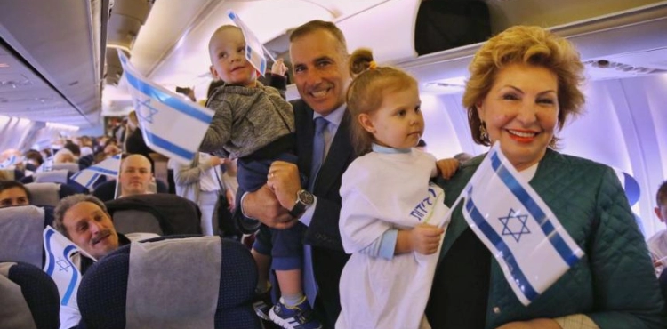 242 Jewish immigrants arrive in Tel Aviv from North America