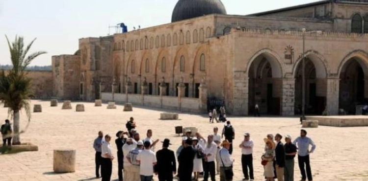 Palestinian presidency warns of prejudice to the status quo in &quot;Al-Aqsa&quot;