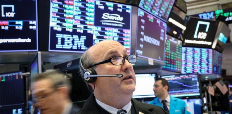 US stocks fall and bond yield curve reversal