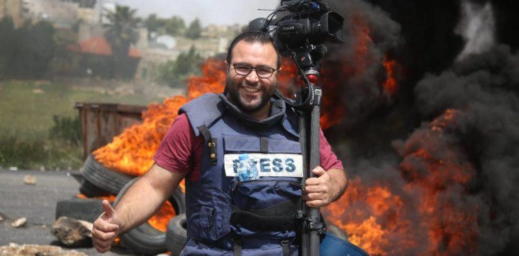 The occupation is holding the photographer Hisham Abu Shakra, west of Ramallah