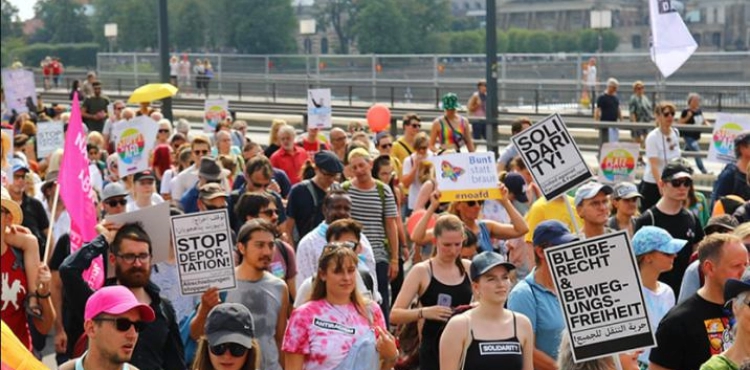 Thousands dance in the streets of Berlin for tolerance