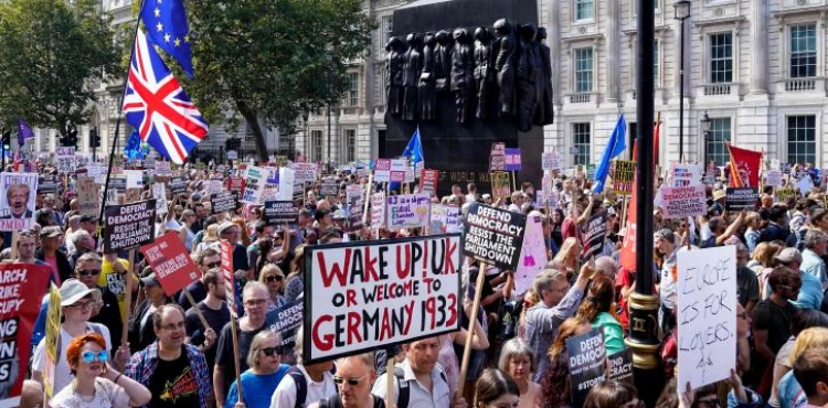 Dozens of demonstrations in Britain against the suspension of the work of Parliament