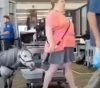 She took her horse to the salon of the plane to relieve her of stress