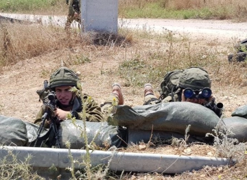 Israeli forces arrest 4 youths at Gaza border