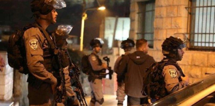 The occupation raids a mosque in Issawiya and injures three worshipers