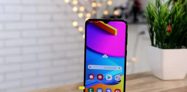&quot;Samsung&quot; launches two advanced phones at a competitive price