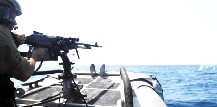 Occupation targets and pursues fishermen off the coast of the Gaza Strip