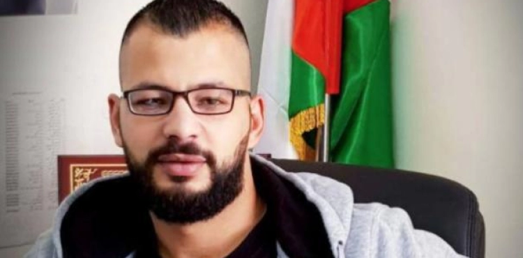 The occupation arrests a young jerusalemites near the &quot;Red Khan &quot;