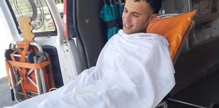 A young man was wounded by Israeli bullets near Barta&acute;a checkpoint