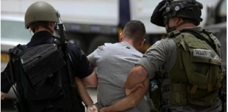 The occupation forces arrested 6 citizens in the West Bank, including one injured