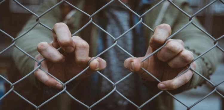 Declining health conditions of the striking prisoners Ali and Qa&acute;dan