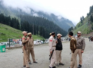 30 European MPs visit Indian Kashmir