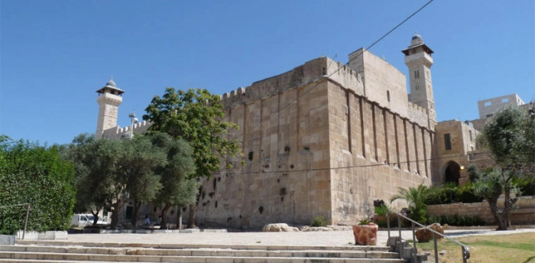 &quot;Awqaf&quot;: occupation prevented the call to prayer in the Tomb of the Patriarchs 78 times during the month