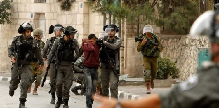 West Bank: 15 detainees and confiscation of money and weapons