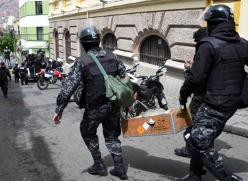 Bolivia faces a power vacuum amid further chaos after Morales&acute; resignation