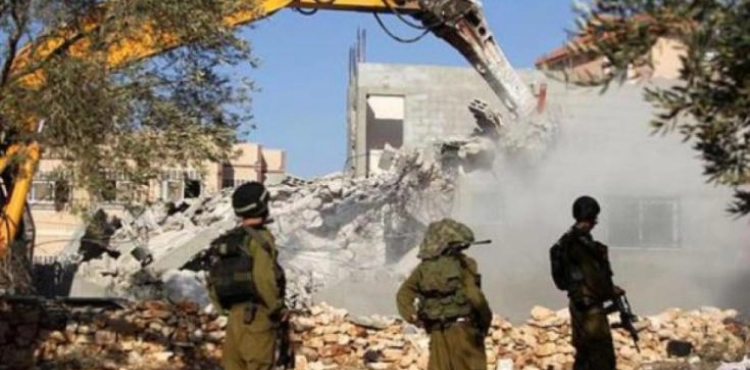 The occupation demolishes 3 houses in the West Bank