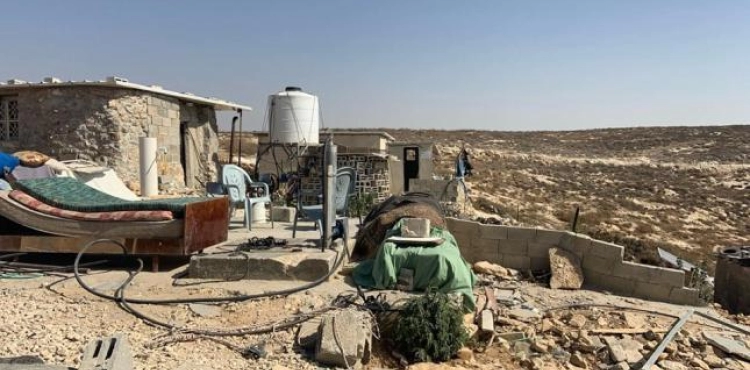 The occupation demolishes a house south of Hebron
