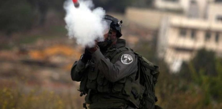Suffocated injuries caused by the occupation forces fired tear gas canisters east of Khan Younis