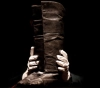More than $ 100,000 price tag for the shoes of a historic leader